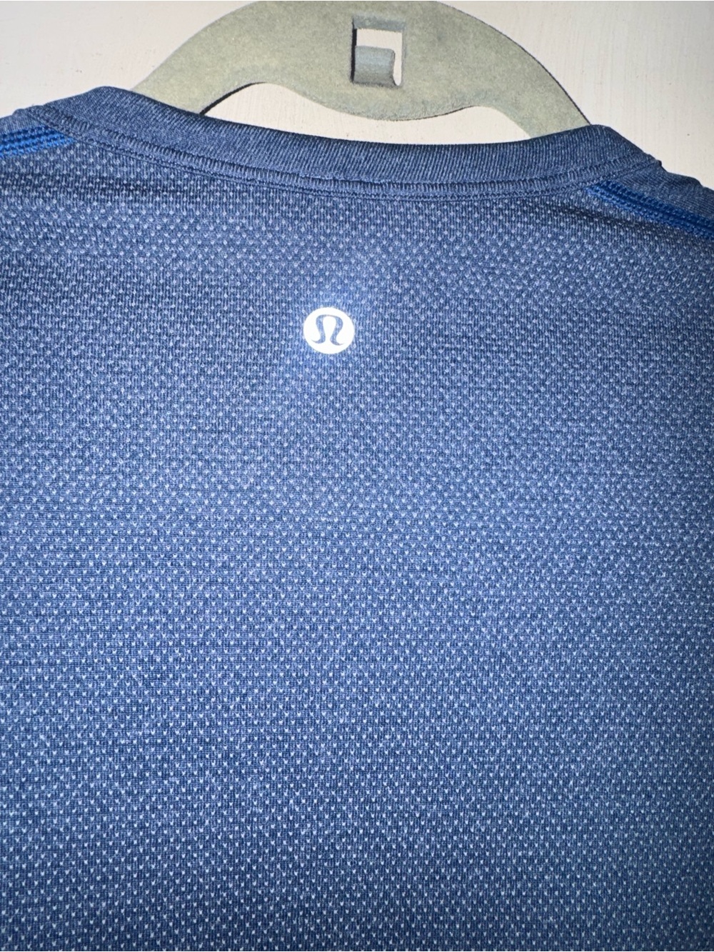 lululemon athletica Men's Heathered Blue Long-Sleeve Henley - Picture 9 of 9